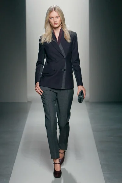 Look 18